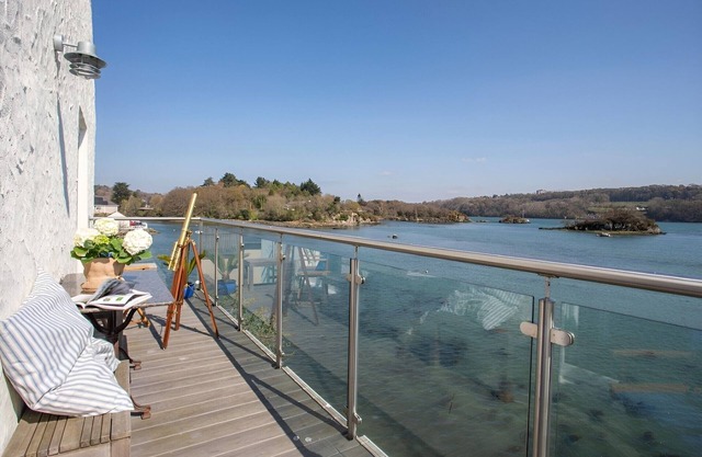 Deluxe holiday home with a view over the Menai Straits