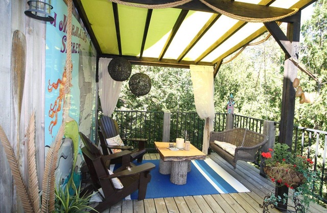 Deluxe King Room with Private Entrance