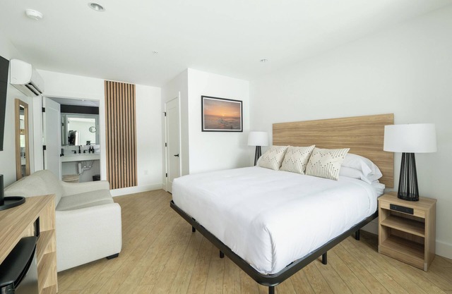 Deluxe King | The Waypoint | Refined Stay Near Rehoboth Beach w/Free Parking