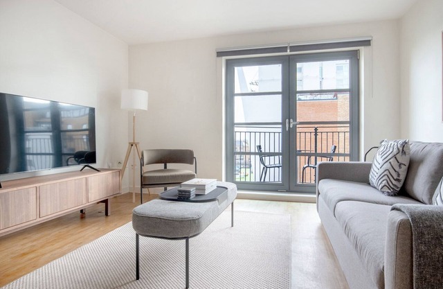 Deluxe Limehouse 1BR w/ Balcony, nr Tube, by Blueground