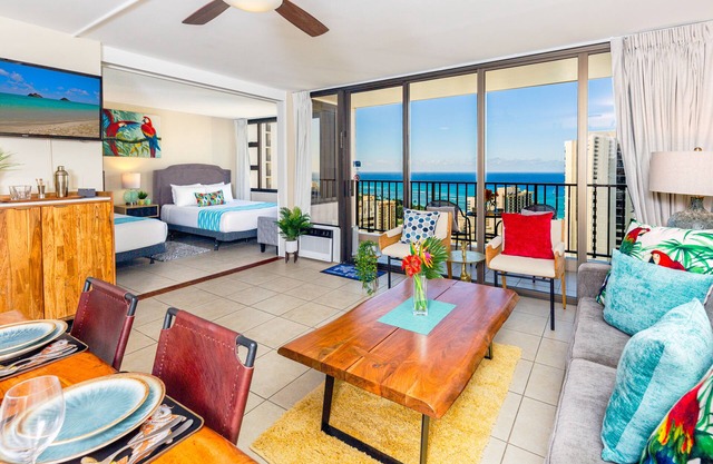 Deluxe Living in Waikiki: Ocean View Condo + Parking