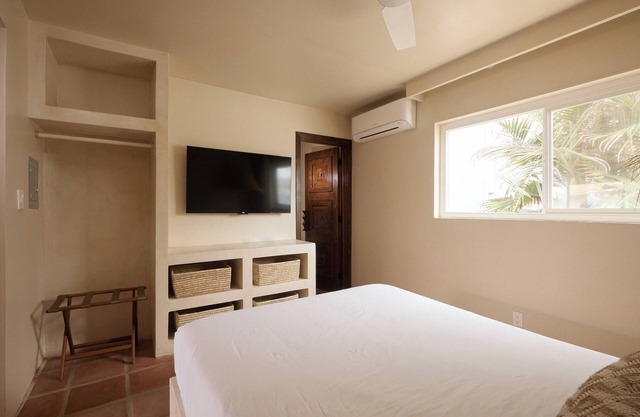 Deluxe Queen Studio Island Suite Garden