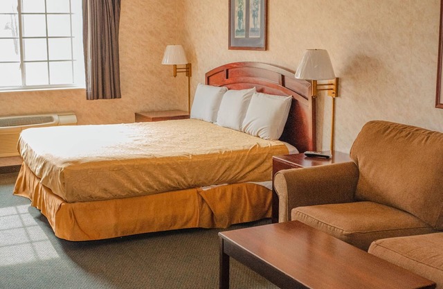 Deluxe Room, 1 King Bed
