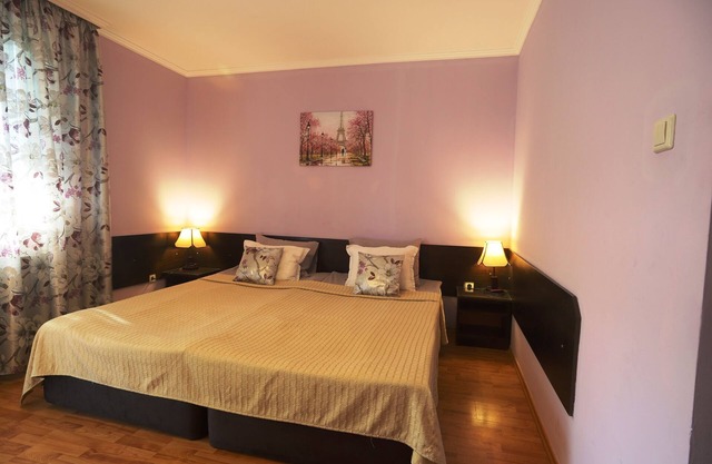 Deluxe room with a pool, 5 min from the beach!
