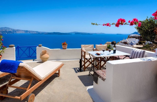 Deluxe Santorini Villa | Villa Classic | 1 Bedroom | Wonderful Sea Views