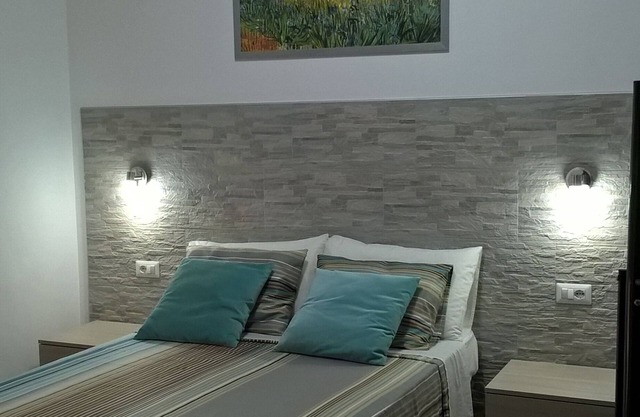 DELUXE STUDIO APARTMENT WITH BALCONY - HOLIDAY HOME IN ROME