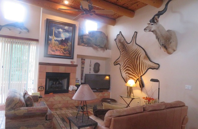 Deluxe Tucson 2 Bedroom 2 Bath vacation rental -City view, Starr Pass golf !