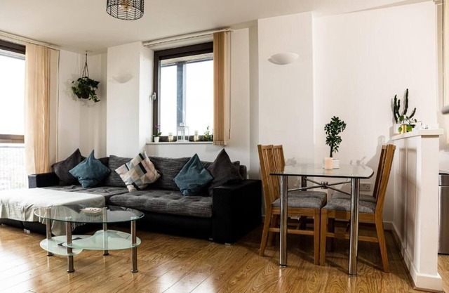 Deluxe Two Bedroom Apartment with Ensuite Shower