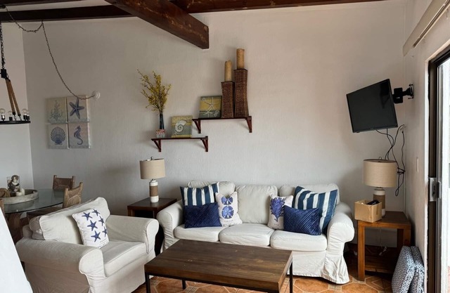 DELUXE VILLA FOR 6 GUESTS-2 BEDROOM,1BATH