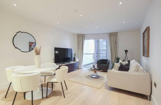 Deluxe Westfield Apartment