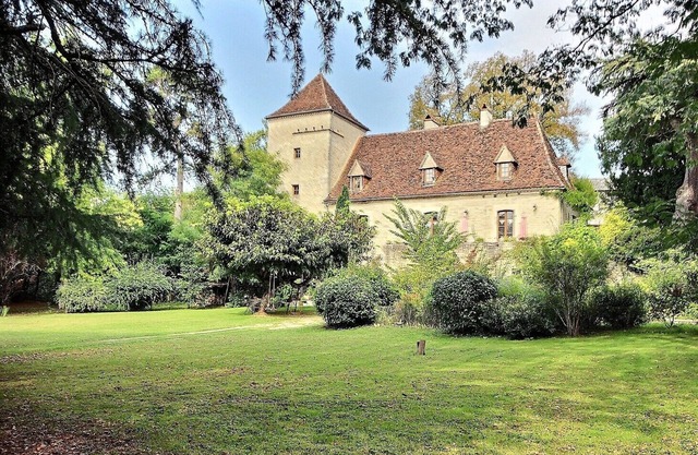 Demeure de Charme Dans un Village du Quercy Avec un Parc, Tennis et Piscine