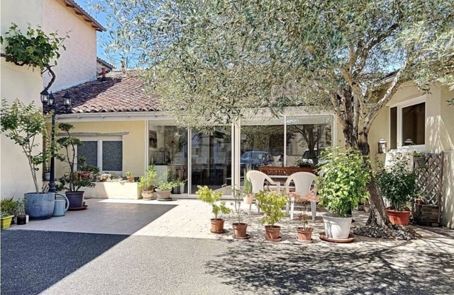 Demeure Olea 5 rooms 1 to 15 people linen and breakfast