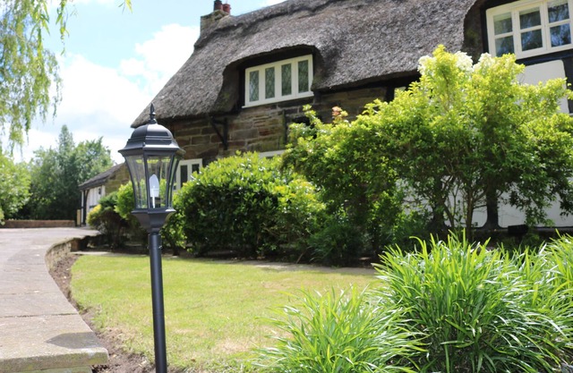 Denfield Cottage · Charming Thatched Cottage plus Annexe