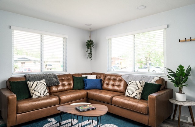 Denver Emerald - Stylish Retreat near Red Rocks