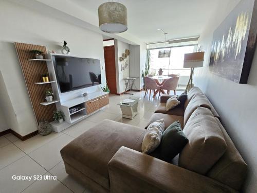 DEPARTAMENTO con BALCÓN DE 3 HABITACIONES CERCA DE TODO