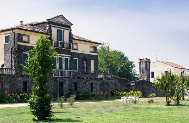 Dependance in Venetian villa