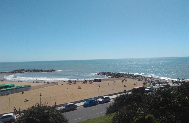 Depto a pocos metros del mar