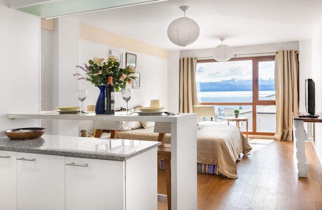 DEPTO CENTRO C/PILETA Y VISTA AL LAGO N.HUAPI