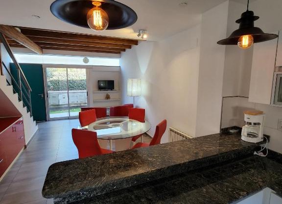 Depto entero, moderno a metros de Sanatorio Allende