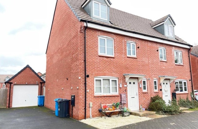Derby Den 4 Bedroom 3 Bathroom Driveway Parking 6 Sleep - 5 min Meteor Shopping