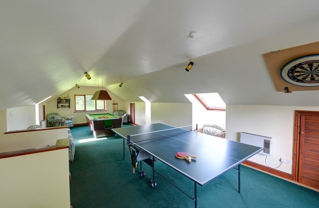 Derw Lodge - Two Bedroom House, Sleeps 4