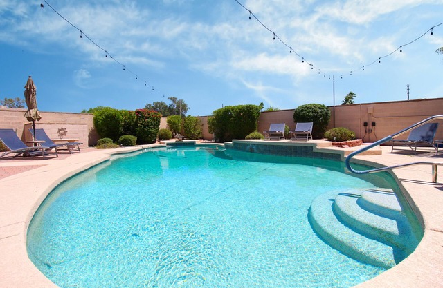 Desert Jewel: Luxurious Retreat & Poolside Bliss