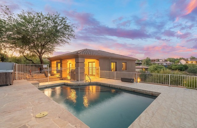 Desert Luxury Retreat| Pool + Hot Tub | Dark Sky