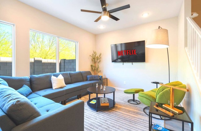 Desert Oasis I Lux Suite w/Pool by Stadium & Golf