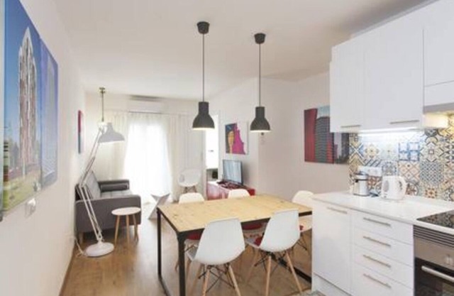 Designer Apt near FIRA Balcony/5PP/WIFI/SMART TV by MyRentalHost