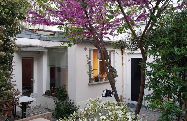 Design apartment on private garden in the heart of Batignolles.