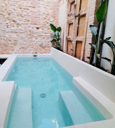 Design house with swimming pool near the beach