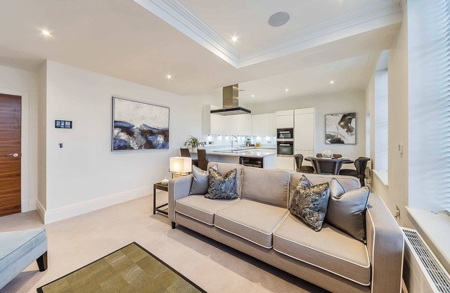 Designer 2-Bed Apartment by the Thames-1st floor