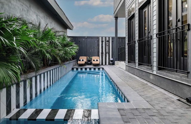 Designer Home 1 Block to magazine| Heated Pool/Spa