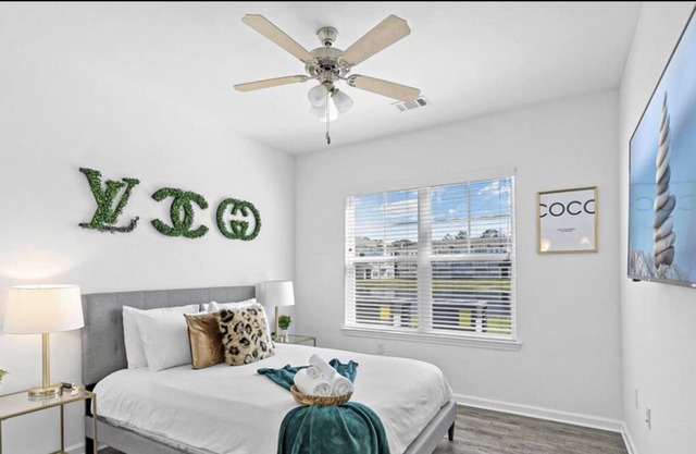 Designer Luxe Nr NAS, Mayo Clinic, Orange Park, & Airport