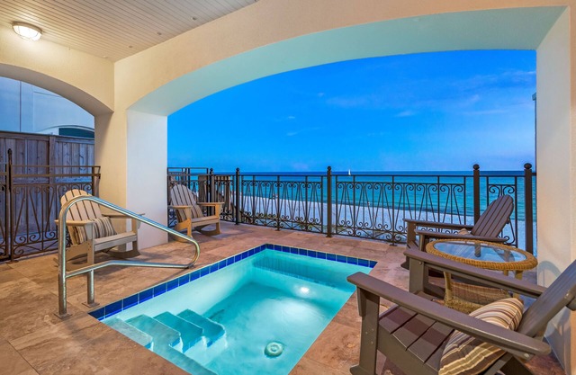 Designer*On Private Gated Beach*2Pools*BeachSvc+Gear*Fully Loaded*Elevator*