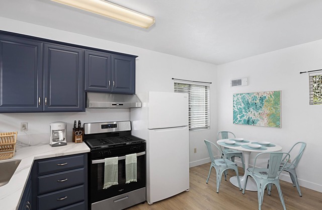 Designer Poolside 1Bed1Bth Retreat