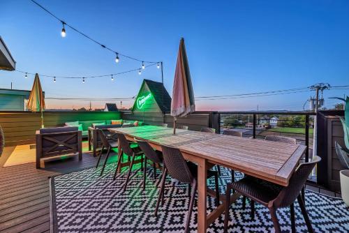 Designer Single Family House-Rooftop- Hot Tub