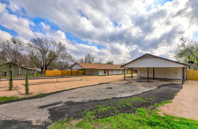 DesignerHome|Business/Family|1 Acre|Near Domain/Q2