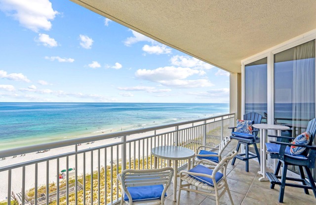 Desirable 2 bdr Gulf-Front 8th floor Pearl of Navarre Condo!