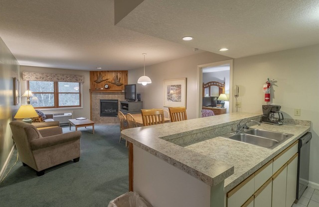 Desirable Deer Park Unit across from Rec. Center and Outdoor Swimming Pond! (DP166D)