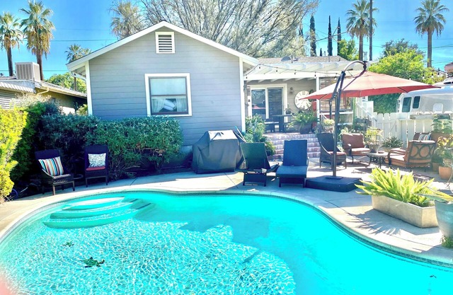 Desirable South Redlands Spacious Home with Pool!