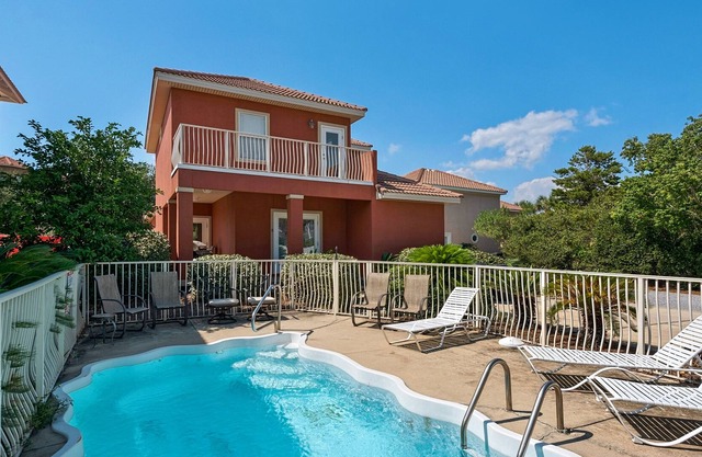 Destin Breeze - Stunning Home in Miramar Beach! Private Pool!
