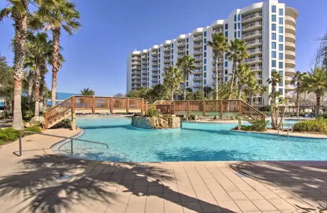 Destin Resort Destination - Pool View