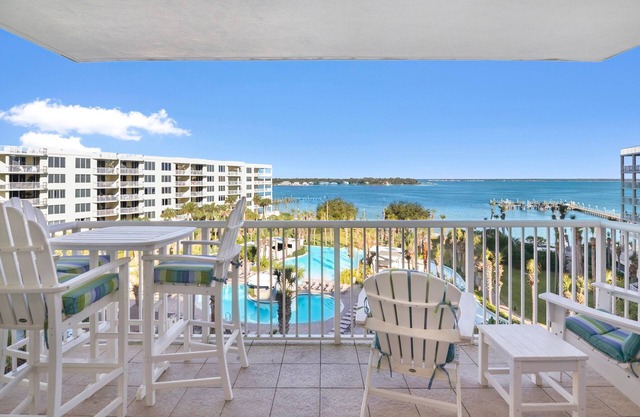 Destin West Sandpiper 605 ~ Lazy River ~ Amazing 6th Floor Views!