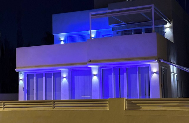 Detached 4 bedroom luxury villa with pool sleeping 8