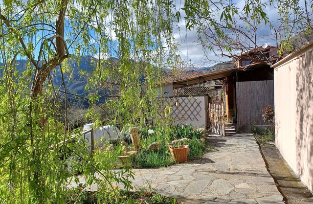 Detached chalet. Mountains, change of scenery, calm and sunshine guaranteed
