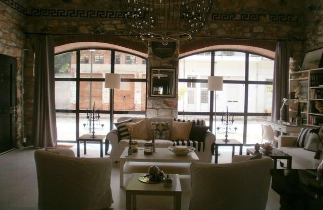 DETACHED FULL FURNISHED STONE BUILD NEAR R.R STATION AND RIVER NESTOS