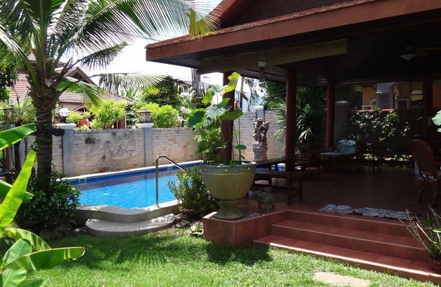 Detached holiday home in the garden
