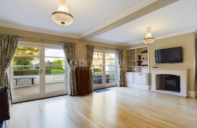Detached Home close to wedding venues and Rochester, 35mins to London on train.