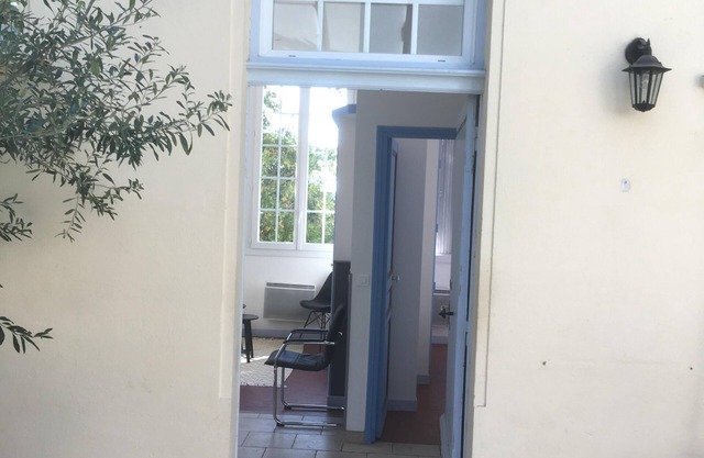 Detached house 10 minutes' walk from the center of Hyères